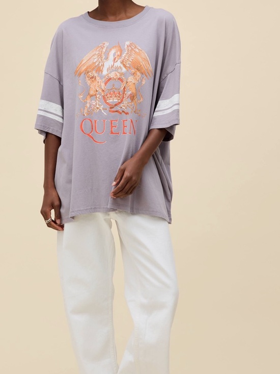 Daydreamer Queen Tee - Picture 5 of 6